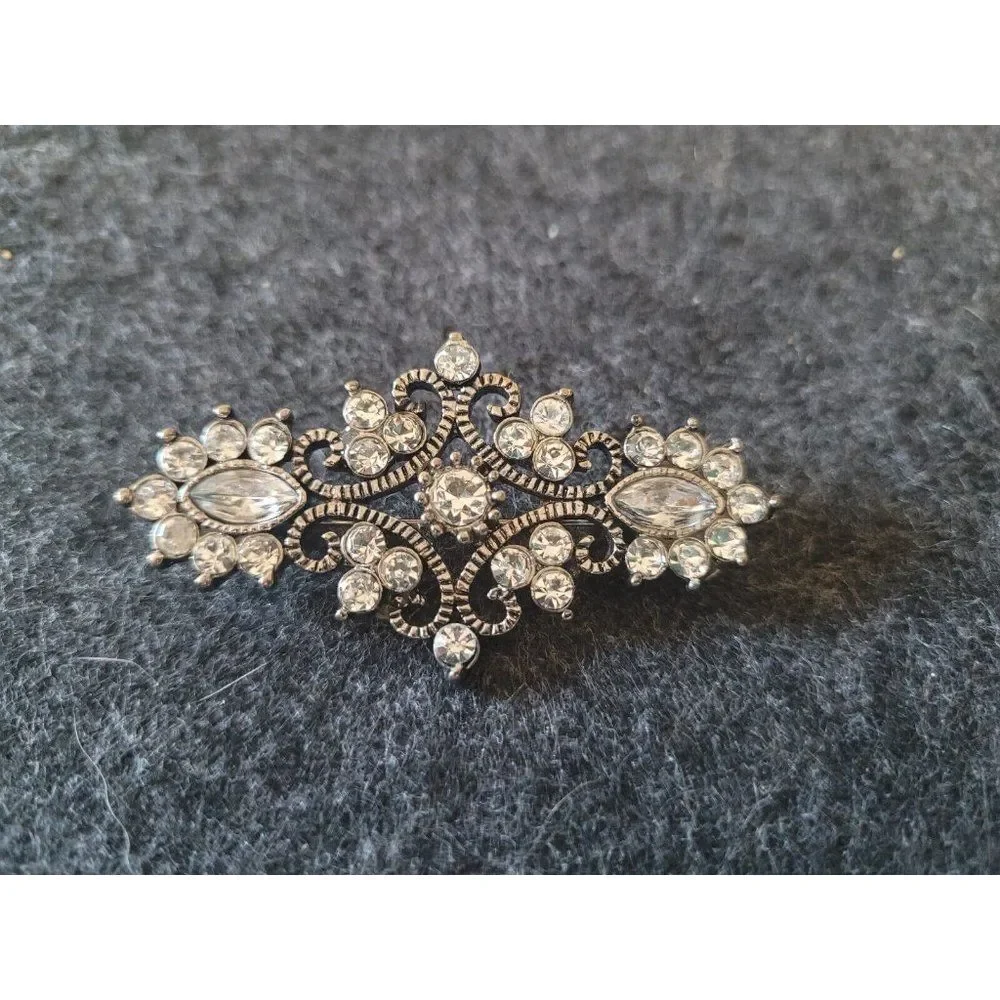 Vintage style Silver tone and rhinestone brooch pin